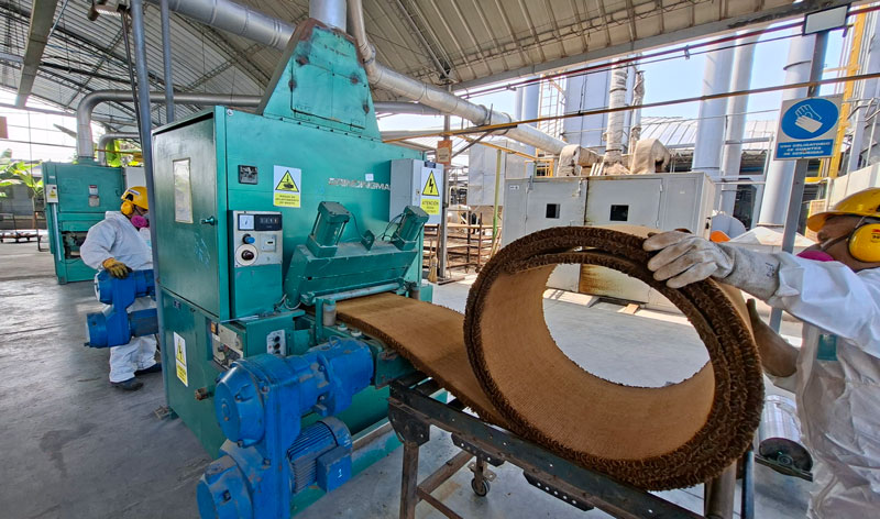 03 Precision finishing of woven brake linings